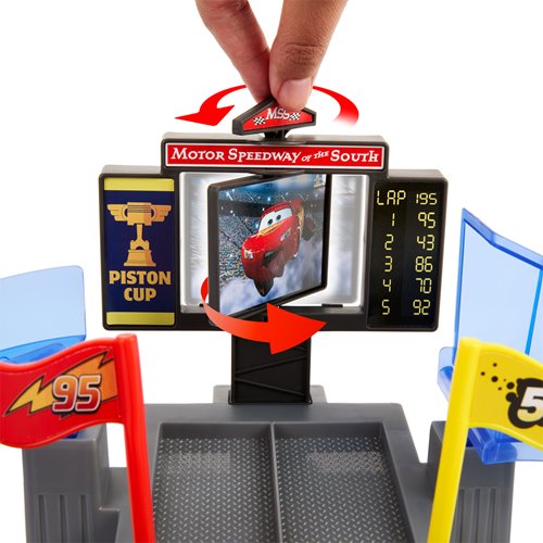Cars Lightning McQueen Jump & Stunt Raceway Playset
