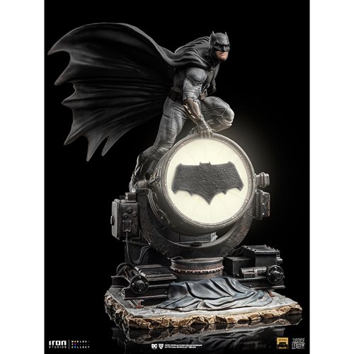Zack Snyder's Justice League Batman on Batsignal Deluxe Art 1:10 Scale Statue
