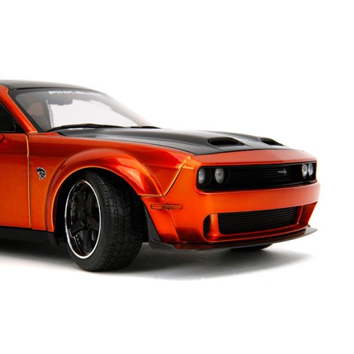 Pink Slips Wave 1 2015 Dodge Challenger SRT Hellcat Redeye Widebody 1:18 Scale Die-Cast Metal Vehicl