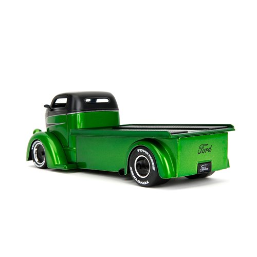 Just Trucks 1947 Ford Coe 1:24 Scale Die-Cast Metal Vehicle with Tire Rack