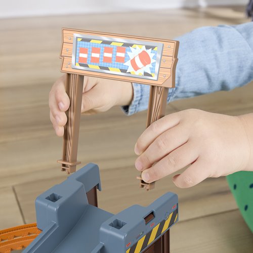 Thomas & Friends Diesel's Lift & Load Construction Set